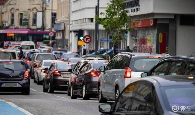 新手司机陡坡堵车手动挡技巧_半联动上坡堵车操作方法_湾岸4手动挡技巧